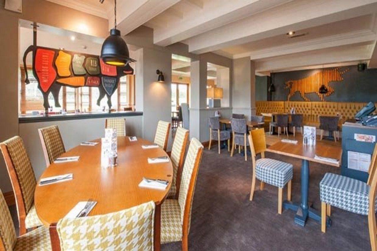 Premier Inn إيفيشام المظهر الخارجي الصورة