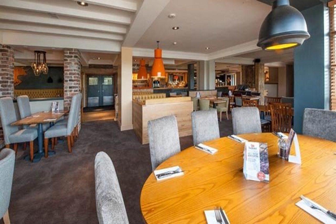 Premier Inn إيفيشام المظهر الخارجي الصورة