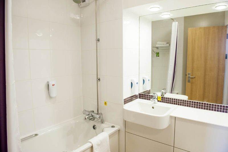 Premier Inn إيفيشام المظهر الخارجي الصورة