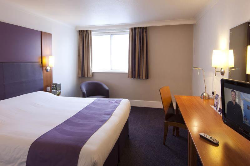 Premier Inn إيفيشام المظهر الخارجي الصورة