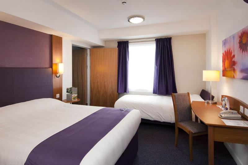 Premier Inn إيفيشام المظهر الخارجي الصورة