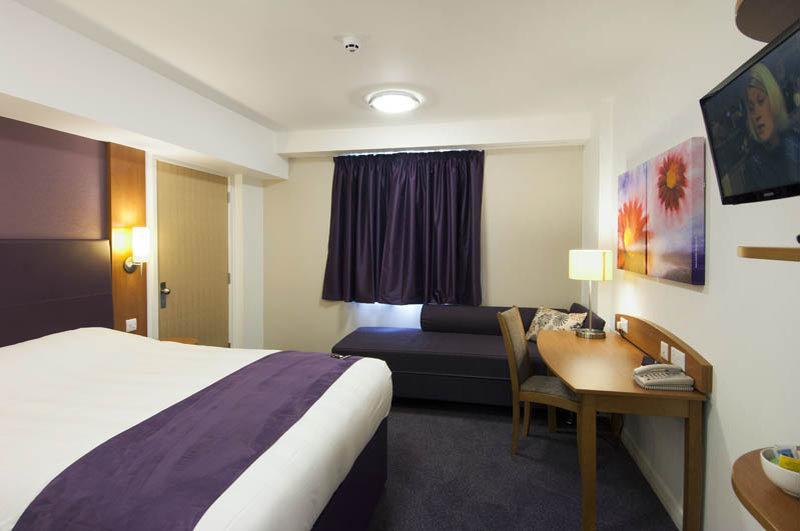 Premier Inn إيفيشام المظهر الخارجي الصورة